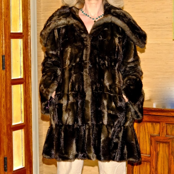 LAUNDRY BY DESIGN~FAUX BROWN SABLE STROLLER COAT - Picture 2 of 7